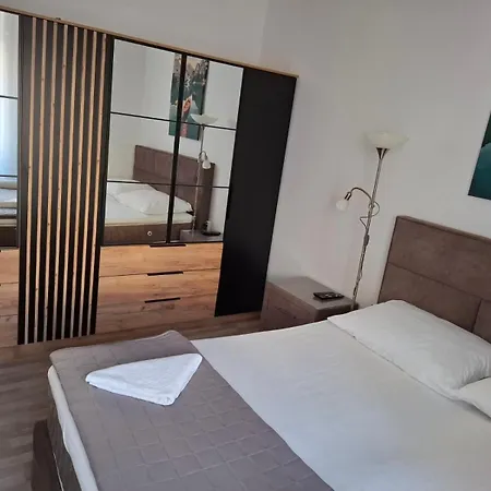 Taja Apartment *